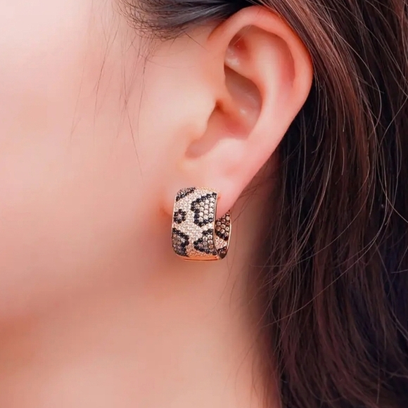 Leopard "In/Out" Rectangular Hoop Earrings - Picture 5 of 8